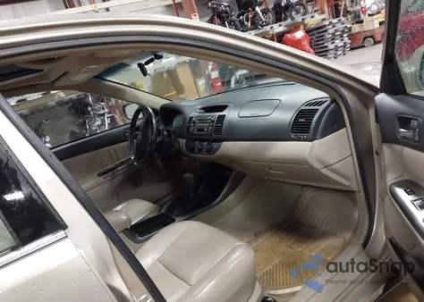 2002 Toyota Camry Se V6 z USA, uszkodzony, nr VIN 4T1BF30K52U504271